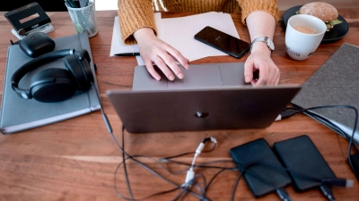 Ein automatischer Identitätscheck per Webcam ist verboten, wenn dabei biometrische Daten verarbeitet werden. (Foto: Fabian Strauch/dpa/dpa-tmn)