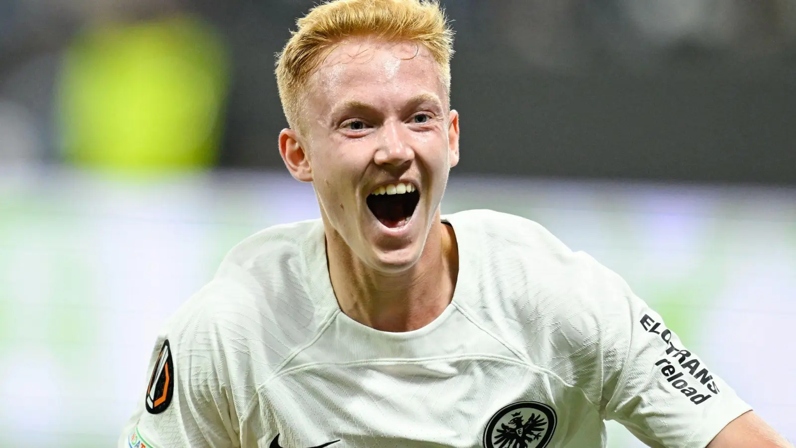 Lässt die Eintracht-Fans jubeln: Hugo Larsson (Foto: Uwe Anspach/dpa)