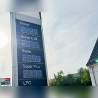 Mit dem Tankrabatt zum 1.Oktober sind die Spritpreise auch in der Region gesunken. (Foto: Evi Lemberger)