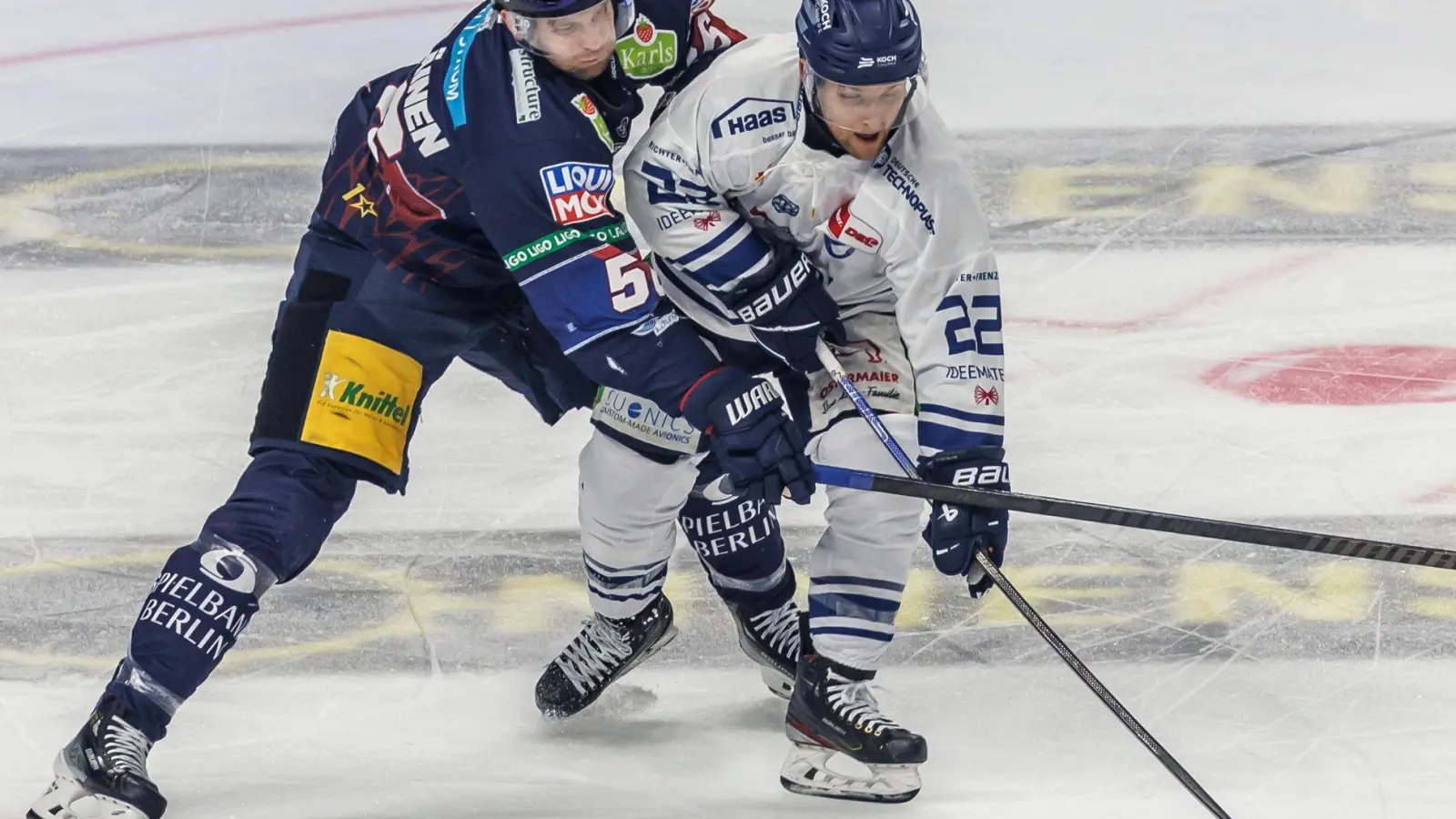 Mike Connolly (r) beendet im Sommer seine Karriere. (Archivbild) (Foto: Andreas Gora/dpa)