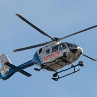 In der Nacht von Dienstag auf Mittwoch kreiste über Bad Windsheim für längere Zeit ein Polizeihubschrauber. Grund dafür war ein Großaufgebot der Polizei: In einer örtlichen Firma wurde eingebrochen. (Symbolbild: Mirko Fryska)