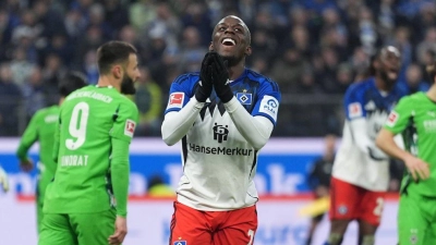Jean-Luc Dompé (M, Hamburger SV) reagiert nach einer verpassten Chance. (Foto: Marcus Brandt/dpa)