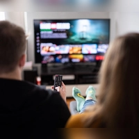 Streaming-Abos bleiben widerrufbar: Der sofortige Nutzungsbeginn führt nicht automatisch zum Verlust des Widerrufsrechts. (Foto: Daniel Reinhardt/dpa)