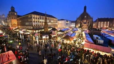 Der Einzelhandel in Bayern hofft, dass die Weihnachtsmärkte sich positiv aufs Geschäft auswirken. (Archivbild) (Foto: Matthias Merz/dpa)