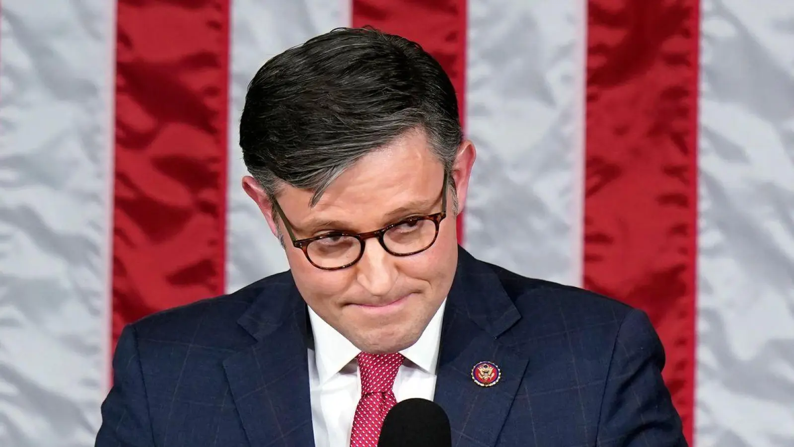 Mike Johnson, Vorsitzender des US-Repräsentantenhauses. Der Streit um den Haushalt in den USA offenbart die Spaltung der Republikaner im Kongress und dämpft die Hoffnung auf eine baldige Hilfsgelder für die Ukraine. (Foto: Alex Brandon/AP/dpa)