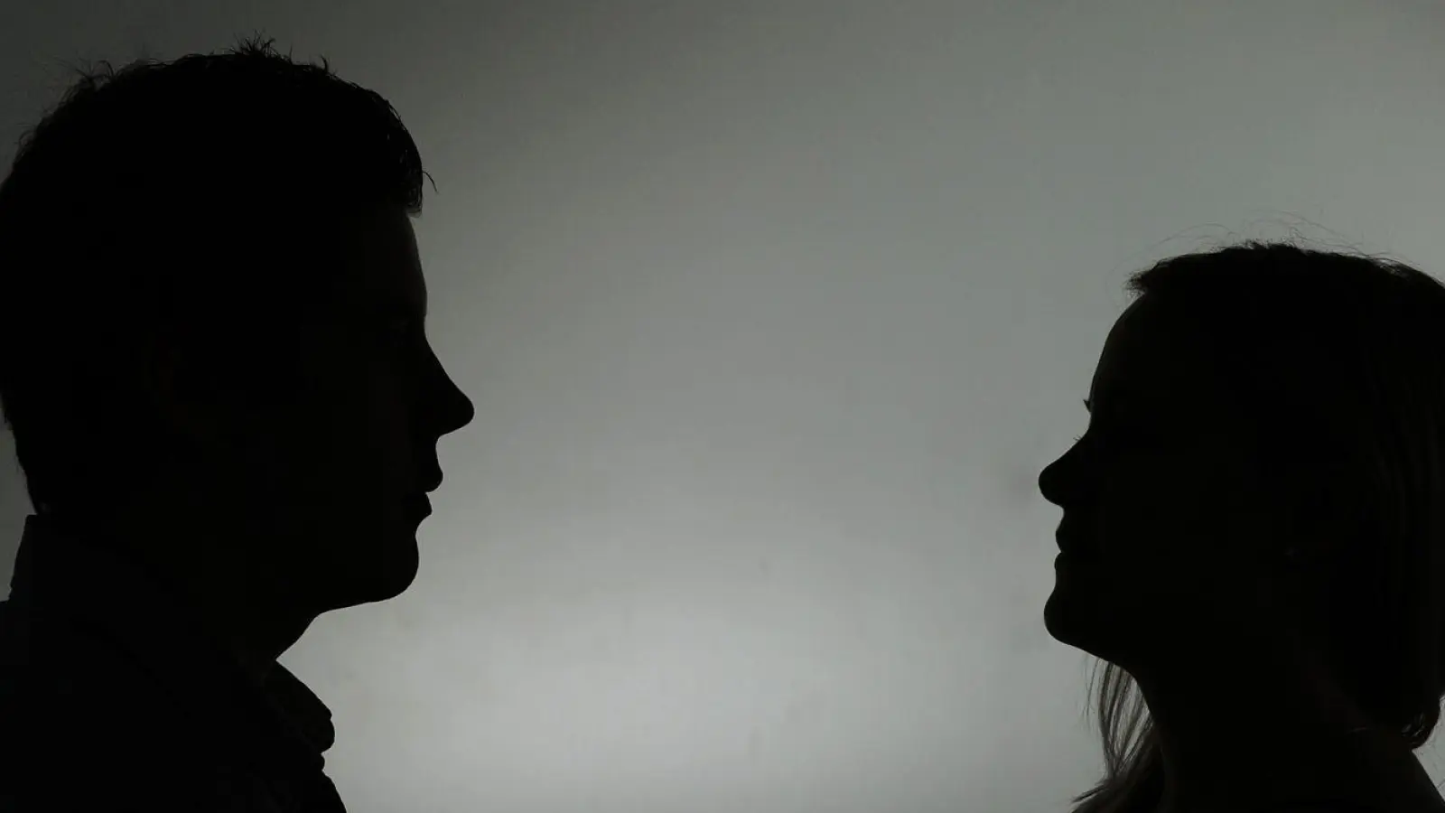 Laut einer neuen YouGov-Umfrage nehmen viele Deutsche den Umgangston heute rauer wahr als vor fünf Jahren. (Symbolbild) (Foto: picture alliance / dpa)