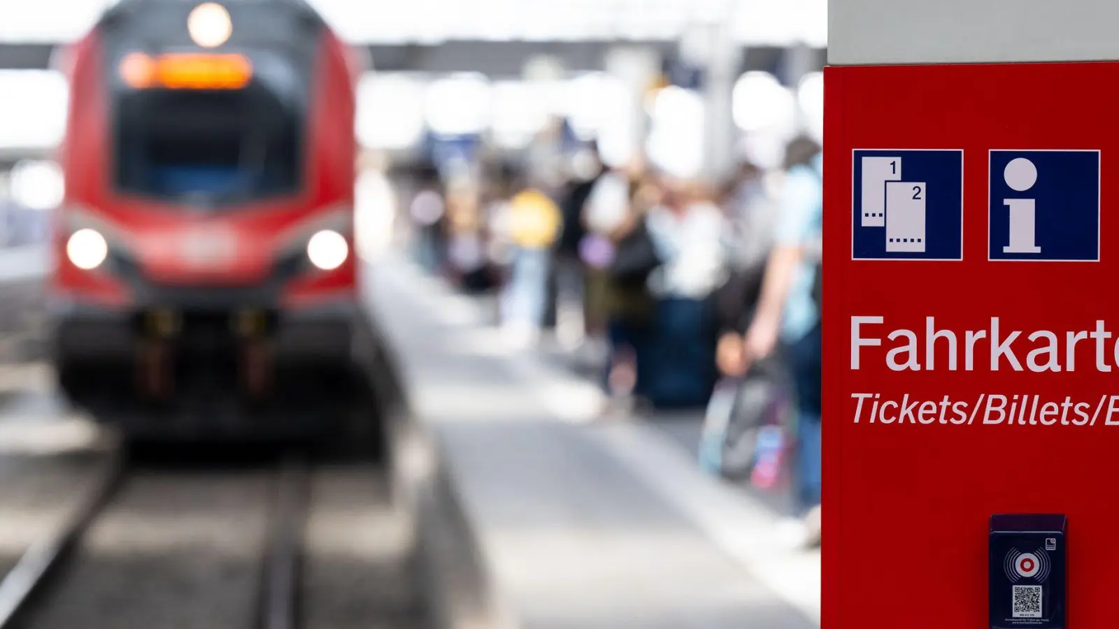 Die Deutsche Bahn (DB) hat Verbindungen zwischen Mühldorf und München gestrichen, dies sorgt für Ärger. (Symbolbild) (Foto: Sven Hoppe/dpa/dpa-tmn)