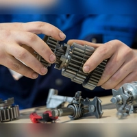 In der bayerischen Metall- und Elektroindustrie wird weniger ausgebildet. (Archivbild) (Foto: Sven Hoppe/dpa)