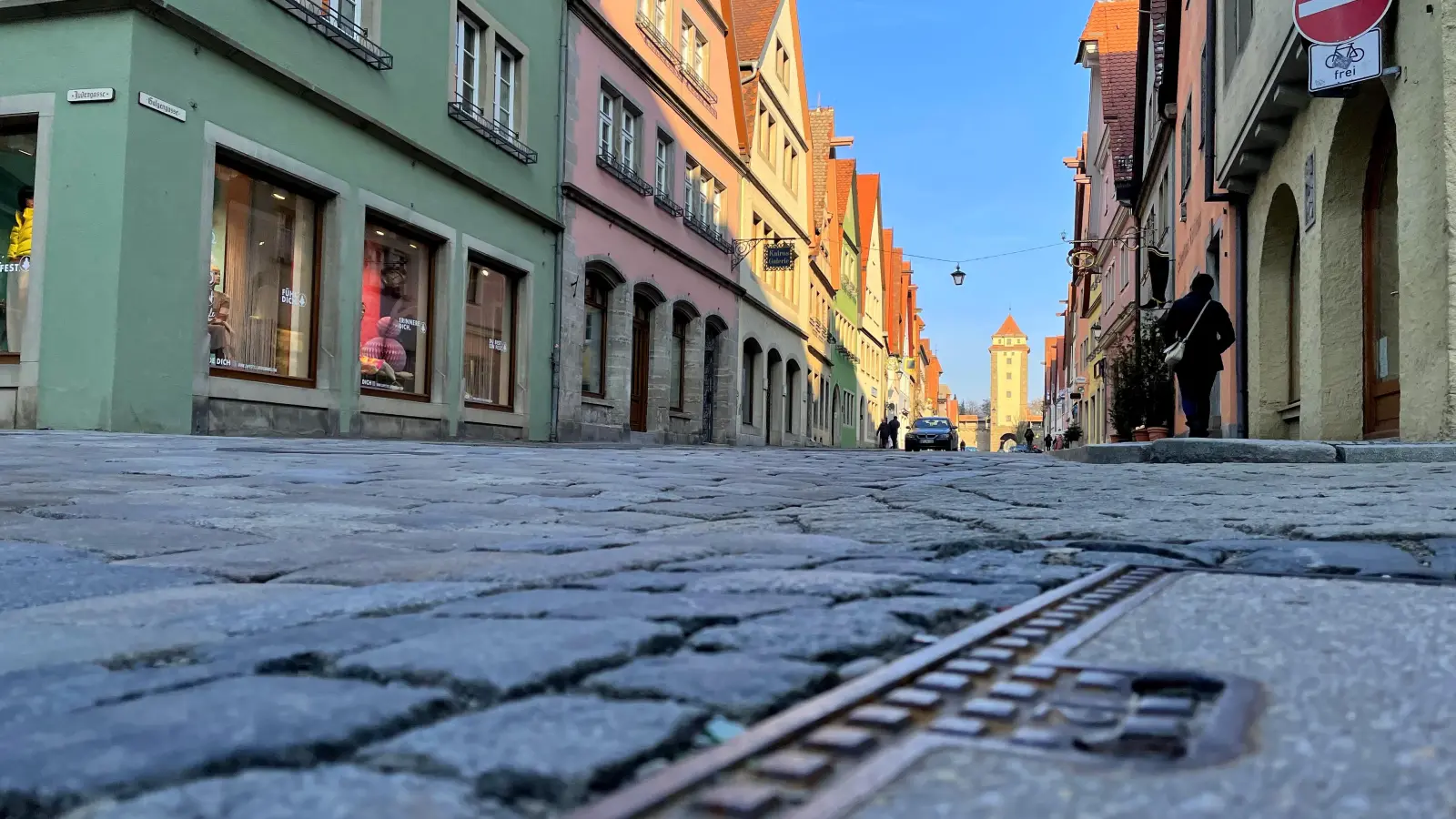 Weil die Galgengasse derzeit gesperrt ist, wird der Verkehr über die Klingenschütt und Klingengasse geleitet. (Foto: Jannik Schulz)