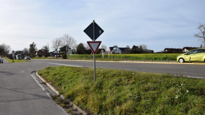 Nach der Statistik gilt der Knotenpunkt, an dem Hochstraße und Rummelsberger Straße auf die B14 treffen, nicht als Unfallschwerpunkt. Weil es in der Vergangenheit aber immer wieder zu schweren Unfällen kam, soll die Stelle durch eine Ampelkreuzung sicherer werden. (Foto: Florian Schwab)