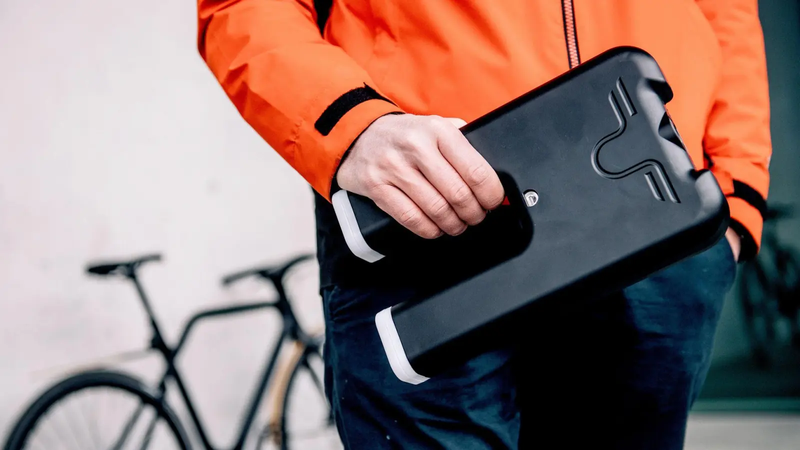 Dass E-Bike Akkus brennen und dadurch weitere Schäden entstehen, kann vorkommen.  (Foto: Zacharie Scheurer/dpa-tmn)