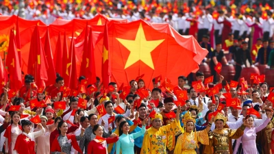 Hunderttausende jubelten und feierten bei der Parade ihr Land.  (Foto: Athit Perawongmetha/Reuters Pool/AP/dpa)