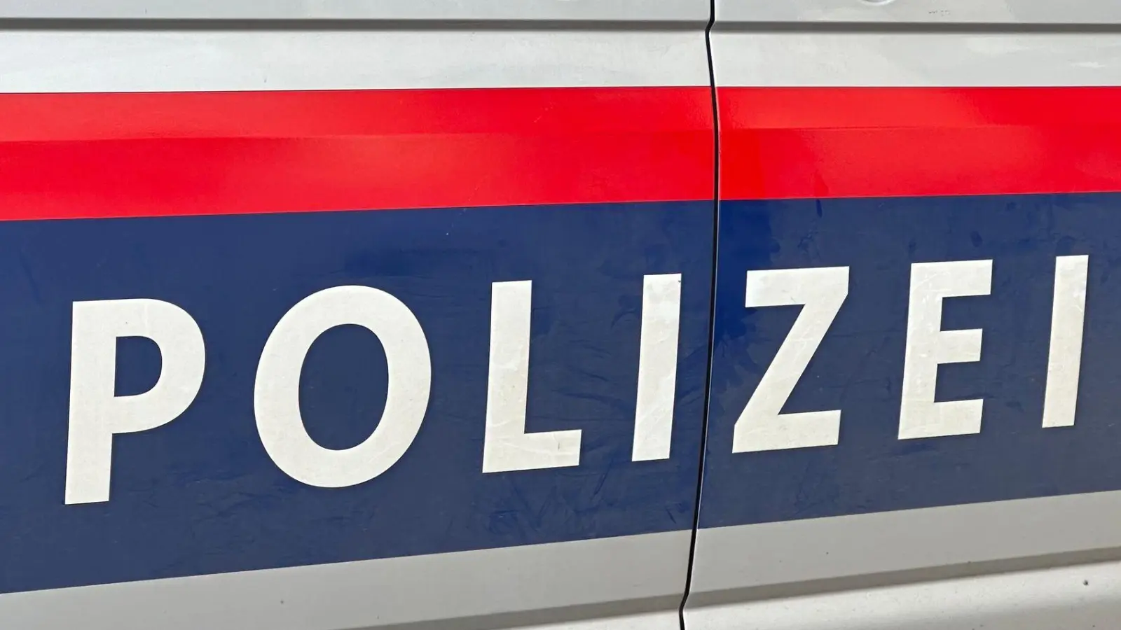 Brandursache soll eine Kerze gewesen sein. (Symbolbild) (Foto: Matthias Röder/dpa)