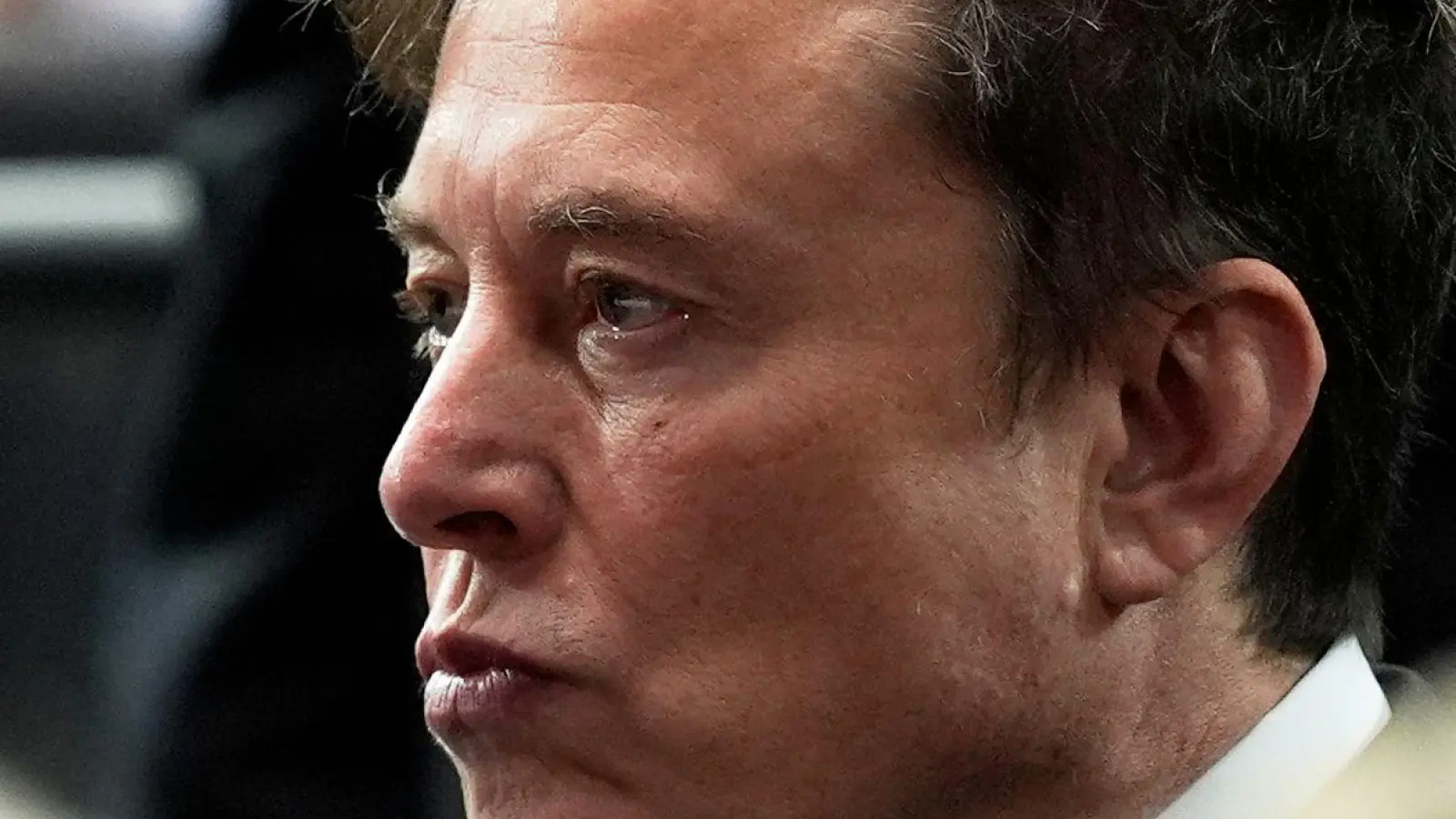 Der KI-Chatbot Grok von Elon Musks Unternehmen X steht in der Kritik. (Archivbild) (Foto: Julia Demaree Nikhinson/AP/dpa)