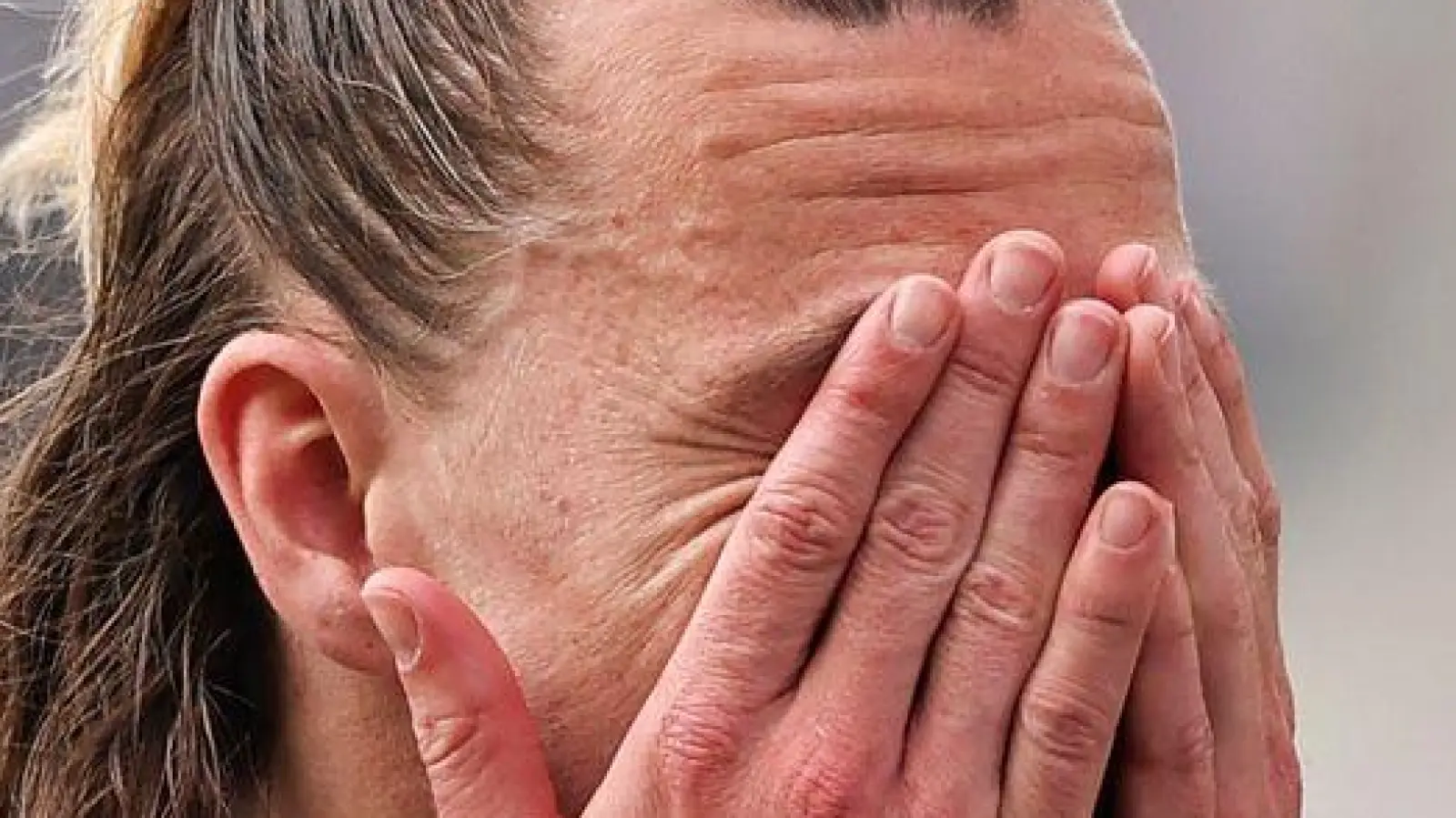 St. Paulis Jackson Irvine nach der Heim-Niederlage gegen Mainz 05.  (Foto: Christian Charisius/dpa)