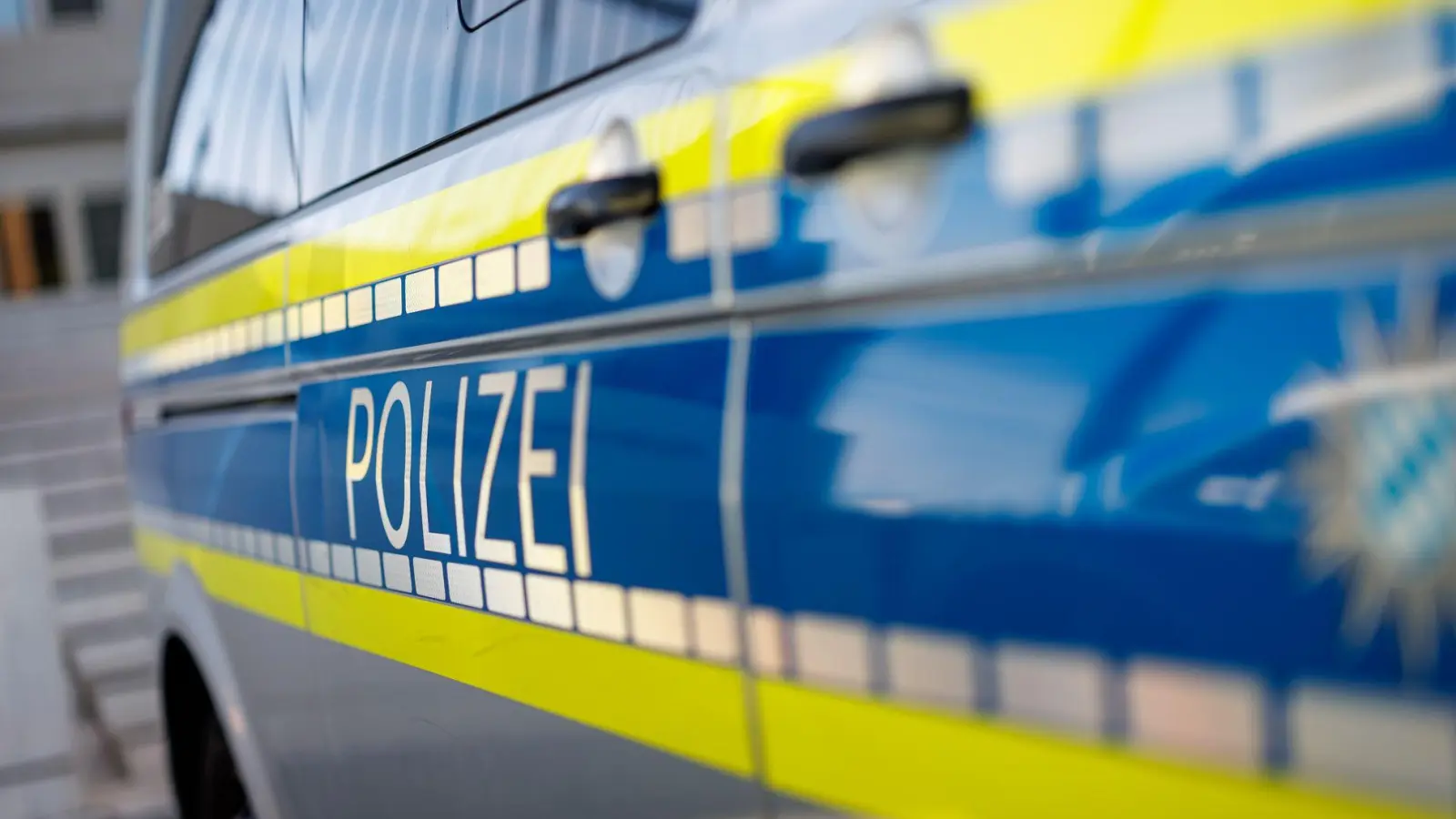 Die Polizei hatte die Räumung der Wiese nach eigenen Angaben aus Sicherheitsgründen abgelehnt. (Symbolbild) (Foto: Daniel Karmann/dpa)