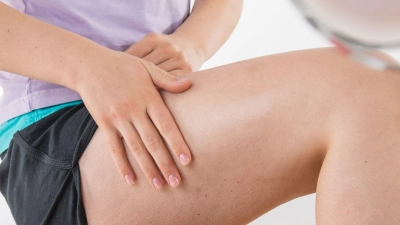 Sanfte Pflege: Körperöle schützen die Haut zuverlässig vor dem Austrocknen. (Foto: Christin Klose/dpa-tmn)