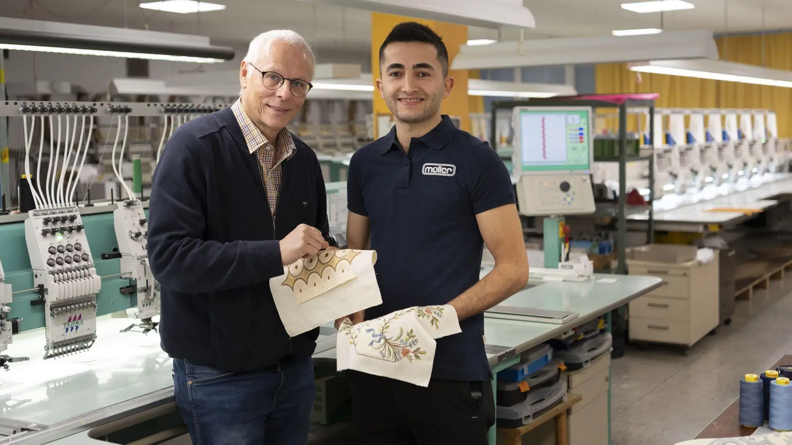 Stefan Glass (links) mit seinem Angestellten Anas Qalisharo, der vor acht Jahren als unbegleiteter minderjähriger Flüchtling nach Deutschland kam. (Foto: Andreas Riedel)