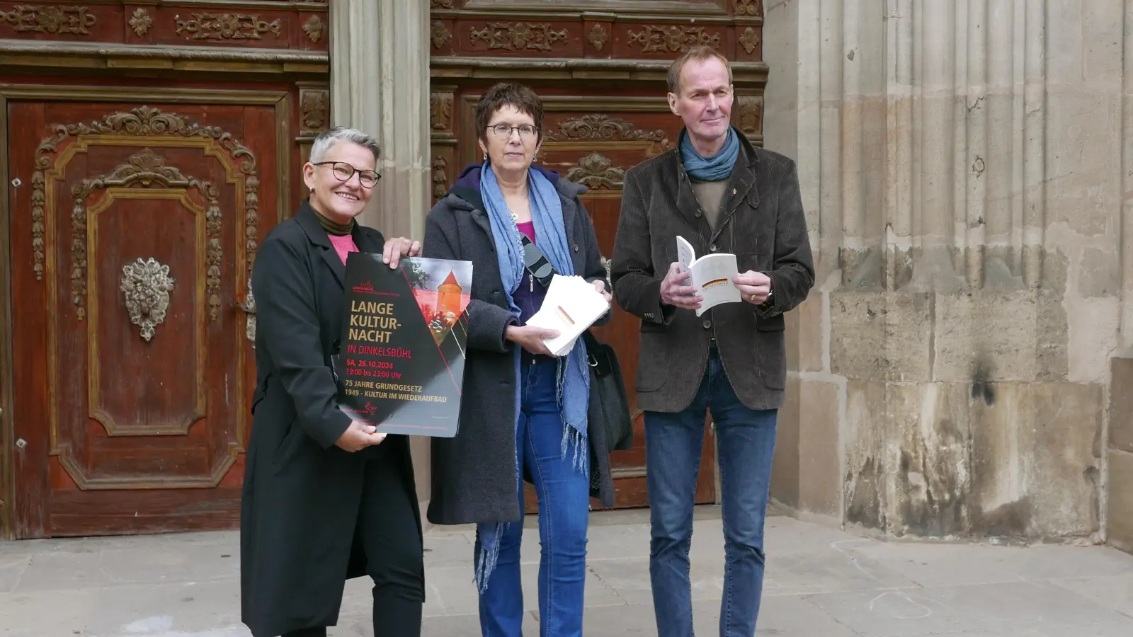 Präsentieren das Programm der Kulturnacht (von links): Eva Mayer-Eming, stellvertretende Leiterin des Amtes für Kultur und Tourismus, Andrea Doberstein vom Leseland und OB Dr. Christoph Hammer. (Foto: Roman Kocholl)