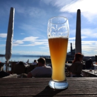 Selbst bei traumhaftem Ausblick ist nicht immer jeder Gast zufrieden. (Symbolbild) (Foto: Karl-Josef Hildenbrand/dpa)