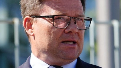 Der Bund soll einfacher Geld ausgeben dürfen für den Schutz vor zunehmender Hitze, sagt Carsten Schneider. (Foto: Kay Nietfeld/dpa)