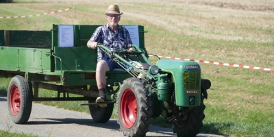 Von Oldtimern bis hin zu modernen Monstermaschinen: Das Buldog-Dretzen der Dieselfreunde Ottenhofen gerät wieder zum Schaulaufen der Traktoren. (Foto: Helmut Meixner)