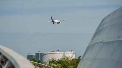 Lufthansa verspricht Passagieren sicheres Kerosin.  (Foto: Andreas Arnold/dpa)