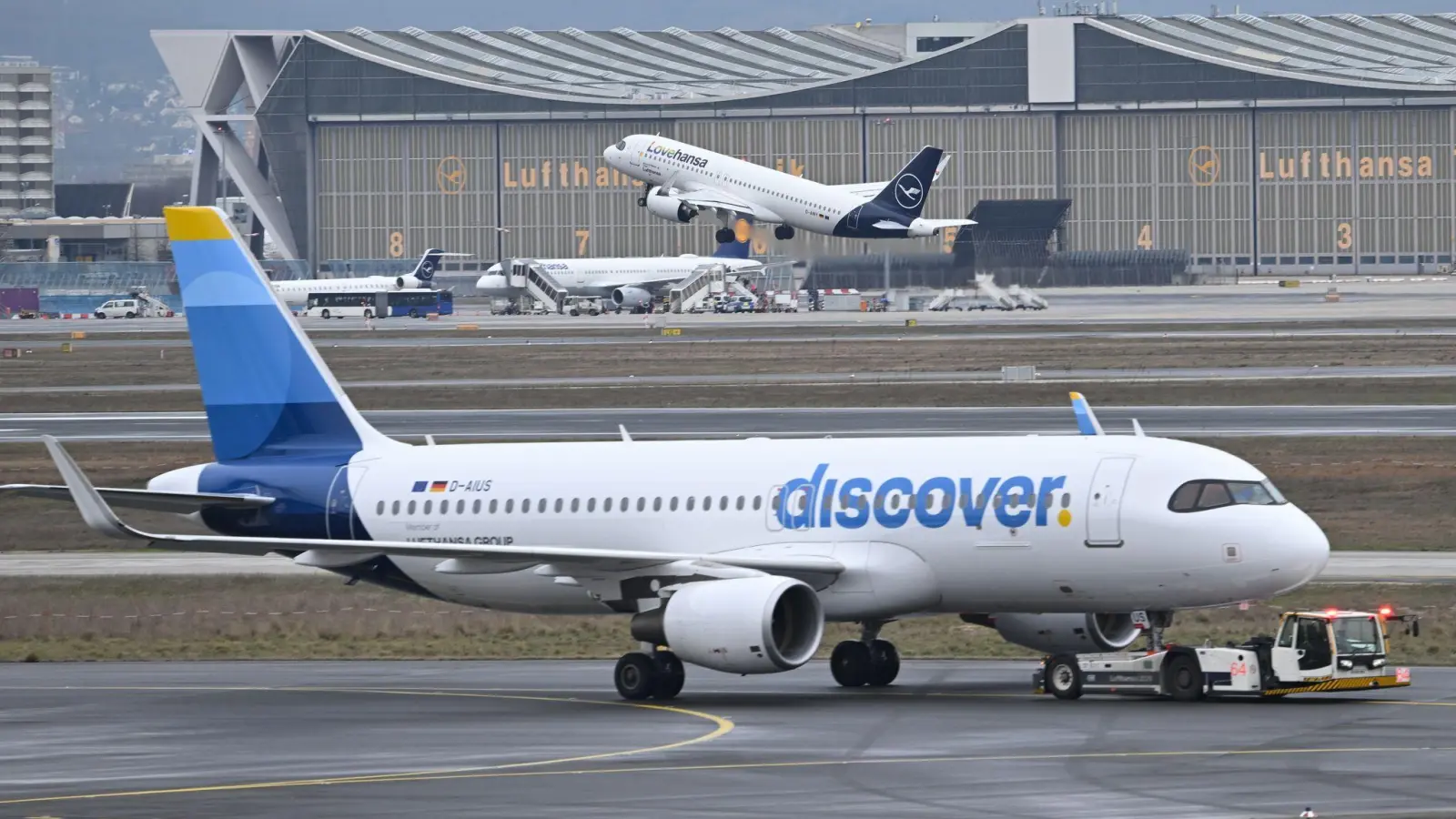 Der mit Verdi abgeschlossene Tarifvertrag bei der Lufthansa-Tochter Discover empört andere Gewerkschaften. (Archivbild) (Foto: Arne Dedert/dpa)