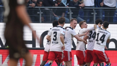 Der HSV feierte in einem torreichen Spiel einen Derbysieg gegen St. Pauli. (Foto: Christian Charisius/dpa)