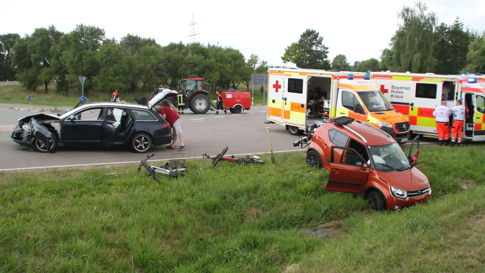Beide Autos erlitten bei dem Unfall in Neuherberg einen wirtschaftlichen Totalschaden. (Foto: Hans-Bernd Glanz)