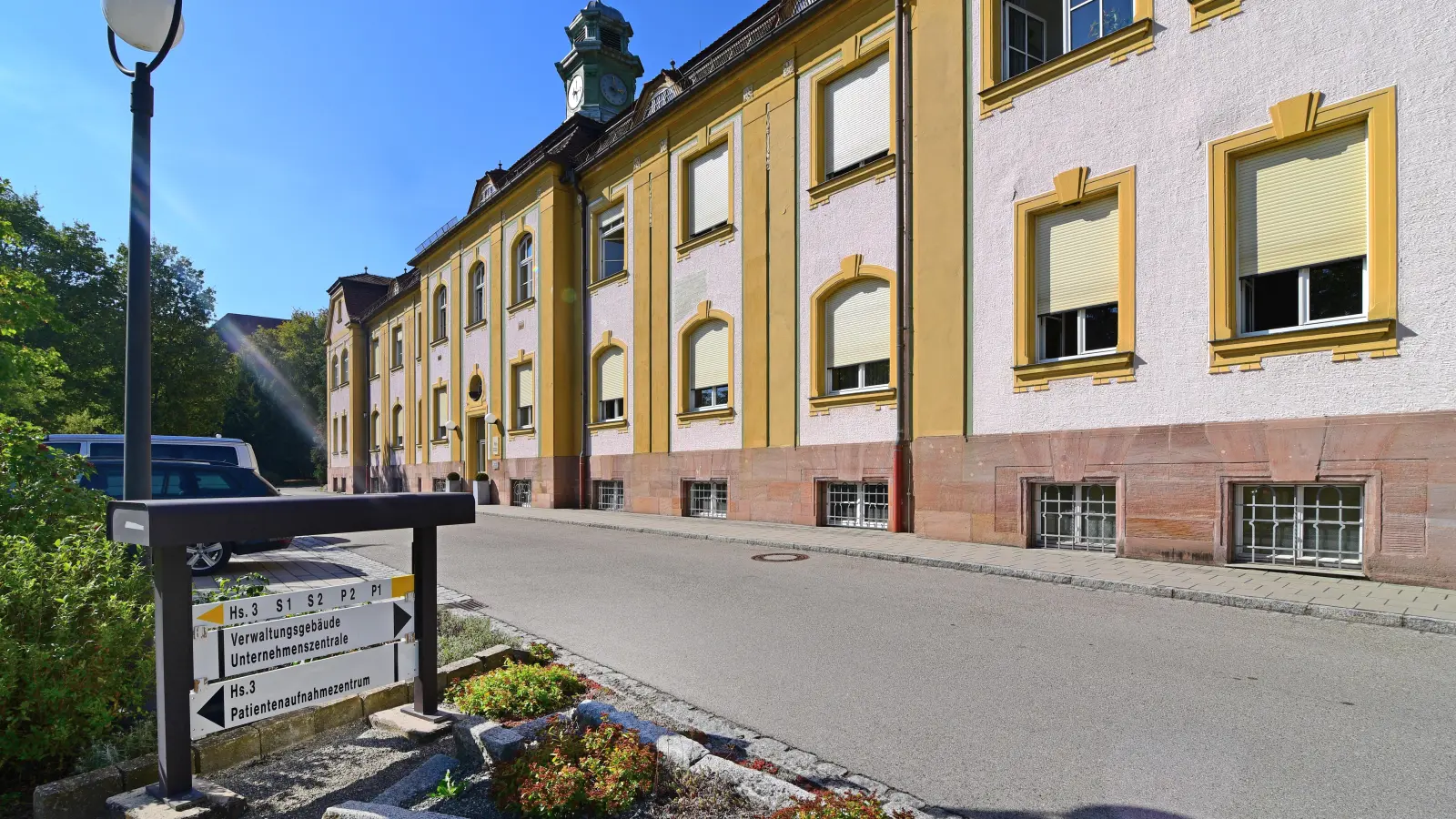 Jede Menge Zusatzarbeit hat die Cyber-Attacke der Verwaltung der Bezirkskliniken beschert. Die Behandlung der Patienten ist jedoch gesichert. (Foto: Jim Albright)