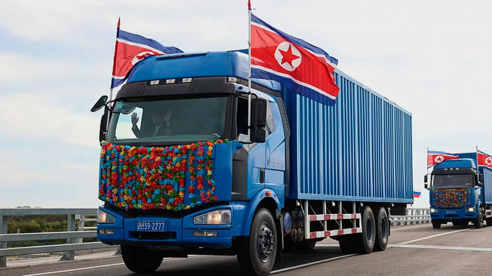 Die neue Straßenverbindung im Fernen Osten zwischen Nordkorea und Russland ist für den Güterverkehr zwischen den beiden Staaten wichtig. (Foto: Dmitry Ignatenko/Government of Primorsky Krai Region via AP/dpa)