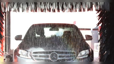 Ein Auto sollte regelmäßig gründlich gereinigt werden, am besten in einer modernen Waschstraße. (Foto: Pixabay)