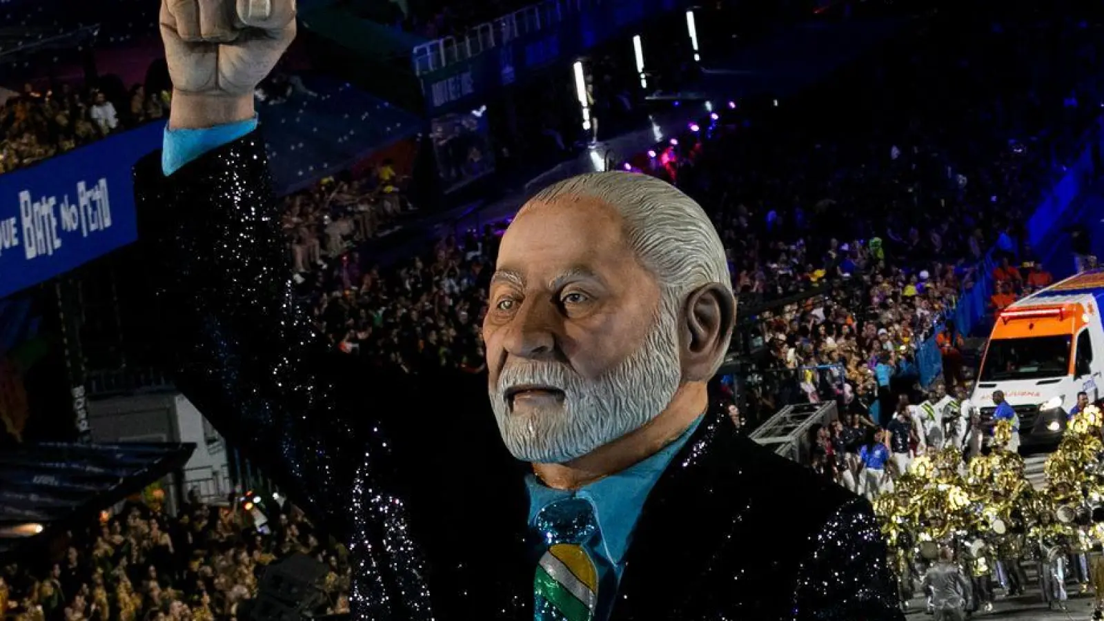 Die Sambaschule „Acadêmicos de Niterói“ würdigte Präsident Lula mit ihrem Auftritt. (Foto: Bruna Prado/AP/dpa)