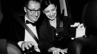 Sind jetzt ein Ehepaar: Grünen-Spitzenkandidat Cem Özdemir und Flavia Zaka.  (Foto: Alwin Maigler/Team Cem Özdemir /dpa)