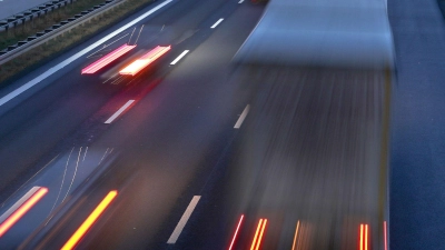 Schwere Nutzfahrzeuge machen nach Angaben der Kommission mehr als 6&nbsp;Prozent der gesamten Treibhausgasemissionen der EU aus. (Symbolbild) (Foto: Jan Woitas/dpa-Zentralbild/dpa)