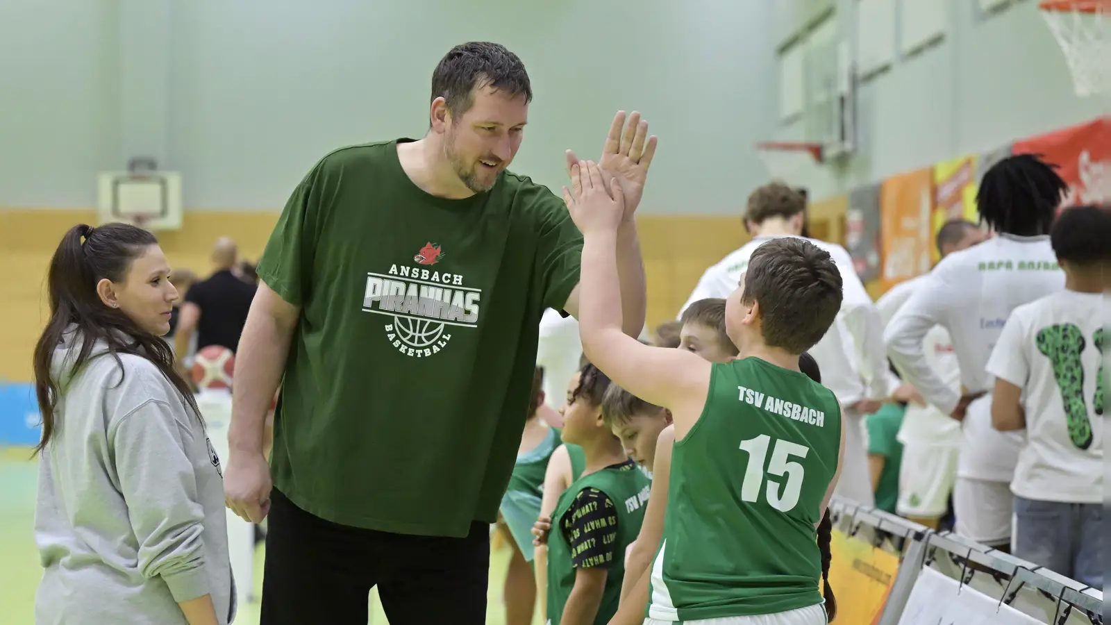 Hat ein Faible für die Jugend: Martin Ides (Mitte) geht bei den Ansbacher hapa-Basketballern in seine achte Saison. (Foto: Martin Rügner)