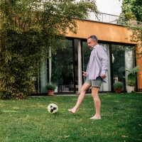 Vor dem Housesitting sollte unbedingt der private Haftpflichtversicherer kontaktiert werden, um zu klären, was im In- und Ausland versichert ist. (Foto: Zacharie Scheurer/dpa-tmn)