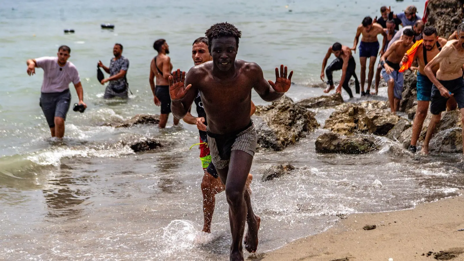 Hat Marokko die Grenzkontrollen gelockert? (Foto: Antonio Sempere/AP/dpa)