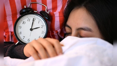 Am Sonntag (29.3.) werden die Uhren vorgestellt, die Sommerzeit beginnt. (Symbolbild) (Foto: Elisa Schu/dpa)