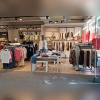 Komfort, Stil und Statement: In der Abteilung für Damenmode stehen die aktuellen Trends und Styles im Fokus. (Foto: Ramona Emmert)