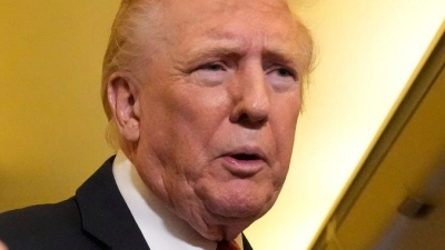 US-Präsident Donald Trump spricht sich für ein Einfrieren des Frontverlaufs aus. (Foto: Mark Schiefelbein/AP/dpa)