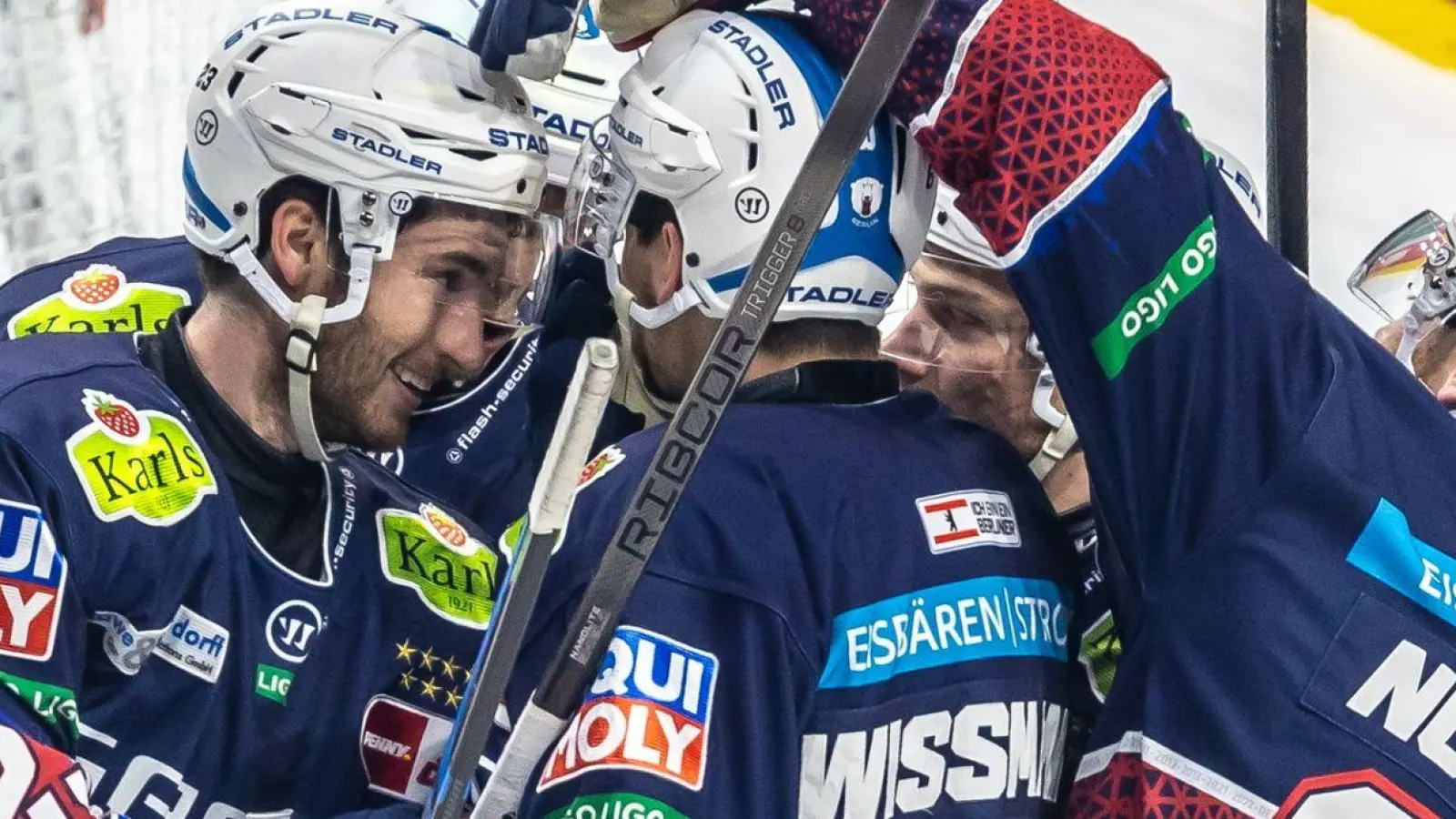 Die Eisbären Berlin feierten den dritten Sieg der Halbfinalserie. (Foto: Andreas Gora/dpa)