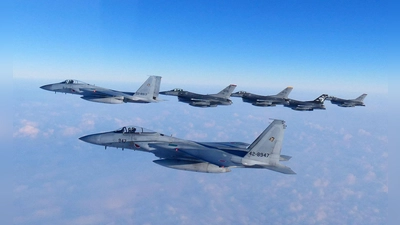 Chinesische Militärflugzeuge sollen japanische Kampfjets mit ihrem Feuerleitradar ins Visier genommen haben. (Archivfoto)  (Foto: Uncredited/Joint Staff of the Japanese Self-Defense Force/AP/dpa)