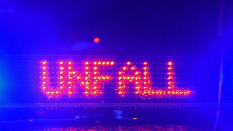Eine abwegige Fahrt endete bei Rudolzhofen für einen Autofahrer mit einem Polizeieinsatz. (Symbolbild: Stefan Puchner/dpa)