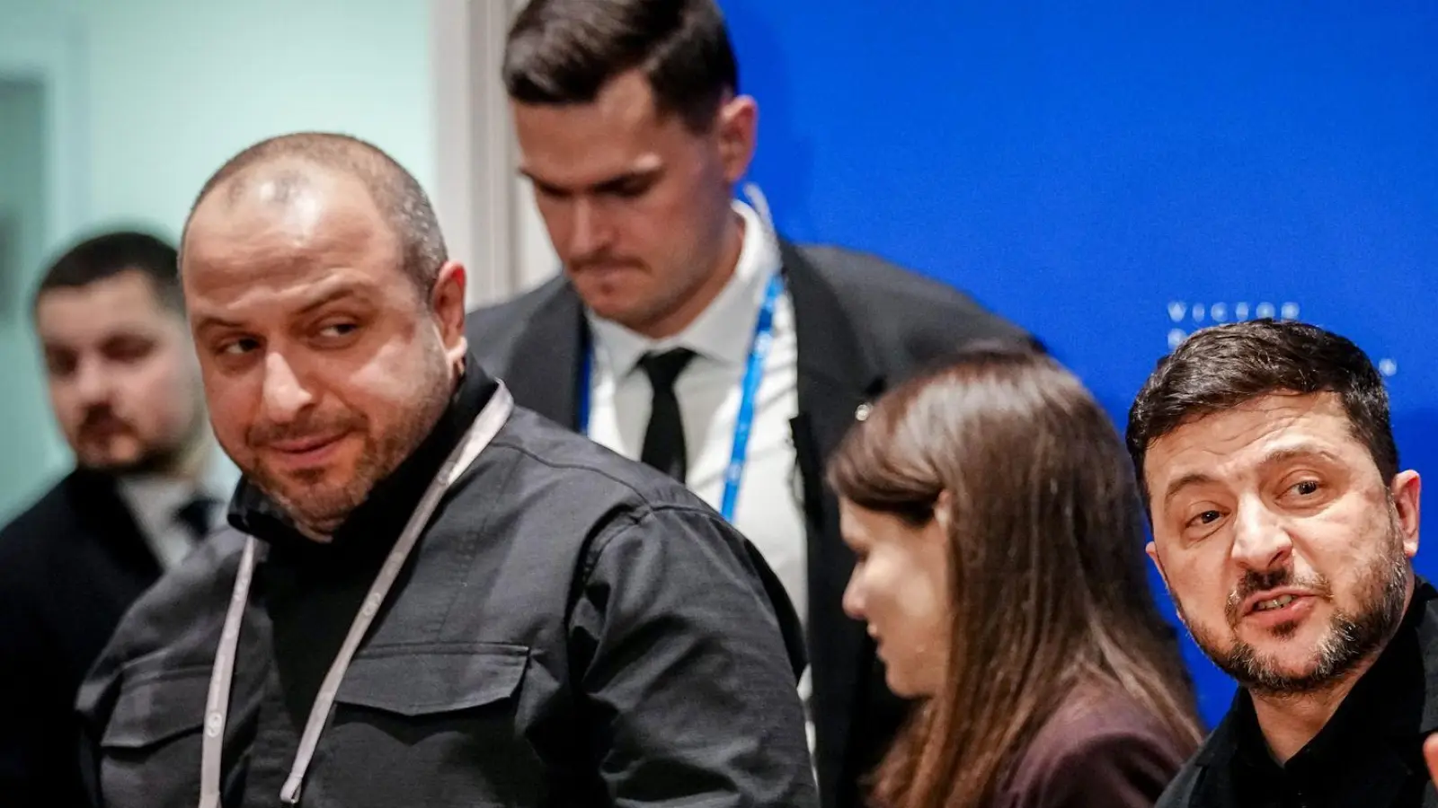 Der ukrainische Präsident Wolodymyr Selenskyj erklärt, dass die Friedensgespräche mit Russland unter US-Vermittlung wegen des Iran-Kriegs vertagt seien. (Archivbild) (Foto: Kay Nietfeld/dpa)