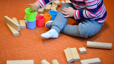 Laut Bundesfamilienministerin Lisa Paus gibt es „nach wie vor eine Betreuungslücke, in den Kitas, aber auch im Bereich der Grundschulen“. (Foto: Uwe Anspach/dpa)