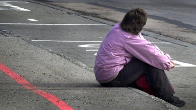 Belastungen, die nicht bewältigbar erscheinen, können für Kinder und Eltern Gefühle von Verzweiflung und Ausweglosigkeit auslösen: Dann ist Hilfe erforderlich, um aus der Sackgasse herauszukommen. (Symbolbild: Jim Albright)