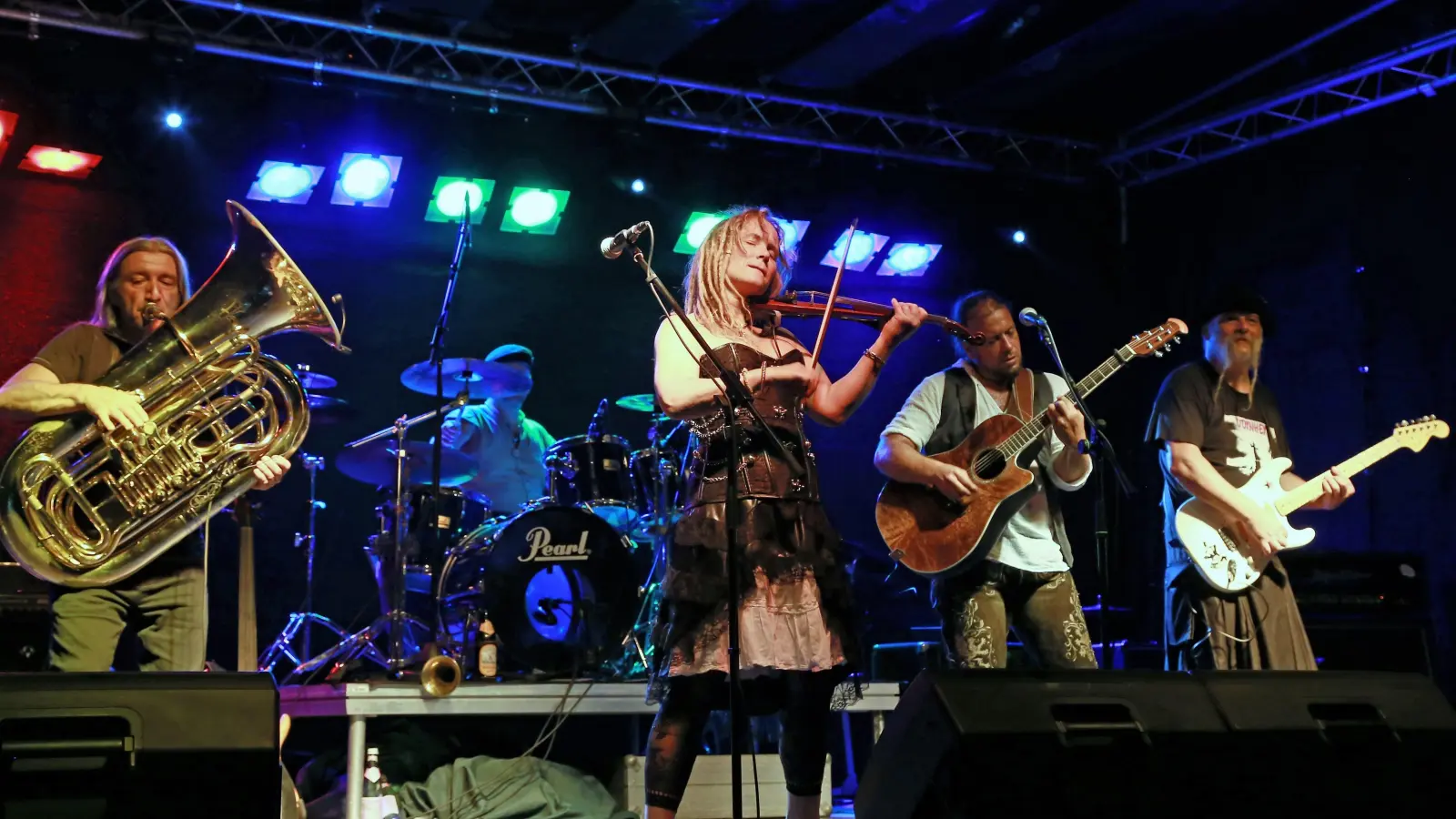 Beim letzten Bardentreffen auf der Hauptbühne: „Irxn”.  (Foto: Elke Walter)