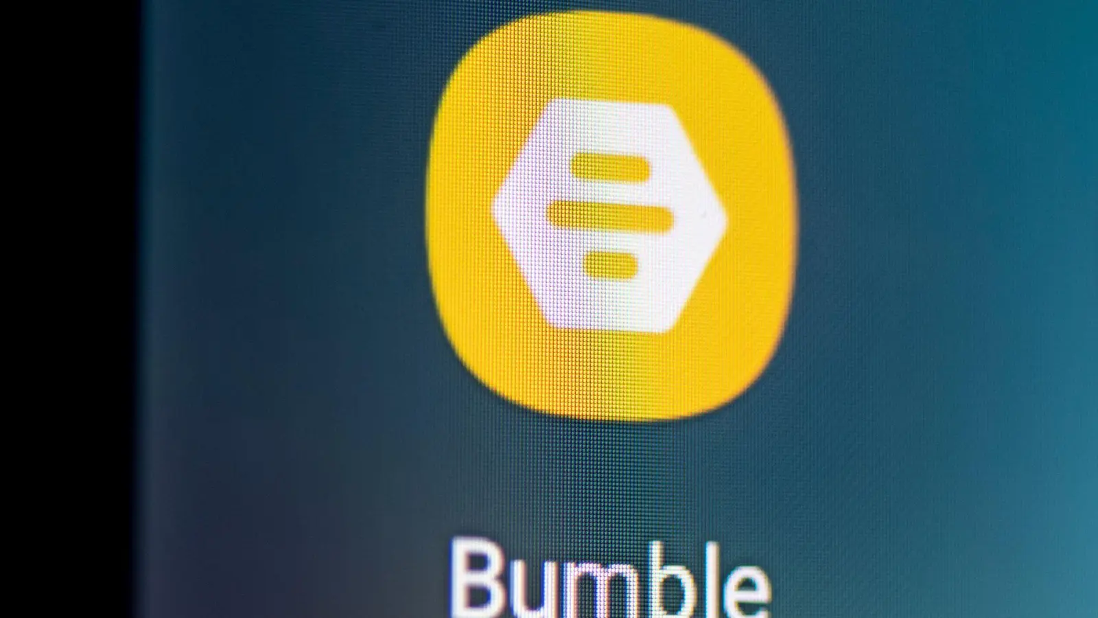 Bumble mischte einst den Markt für Dating-Apps auf. (Archivbild) (Foto: Fabian Sommer/dpa)